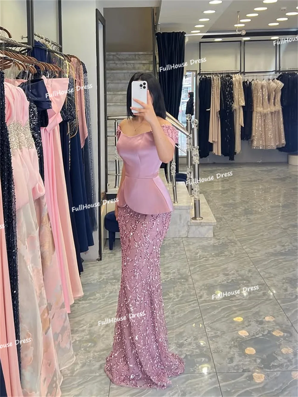 Op maat gemaakte fantastische tweedelige off-shoulder kralen sexy schede rugloze lange feestjurk met trein Mohamed soi