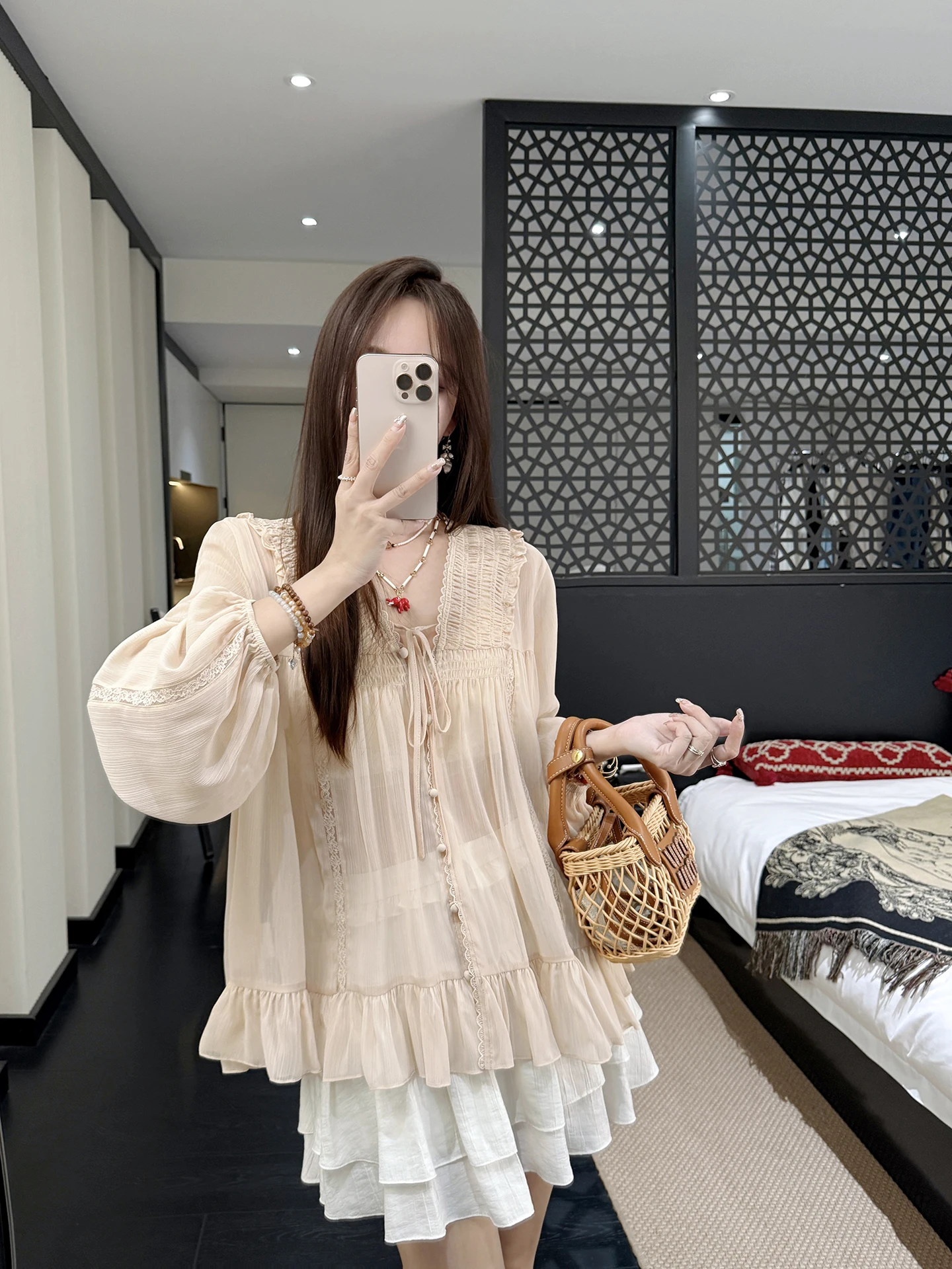 

Мягкая нефритовая теплая ароматная розовая блузка с кружевной отделкой в Корейском стиле, свободная посадка, длинная сверовая длина, чистый цвет, полиэстер