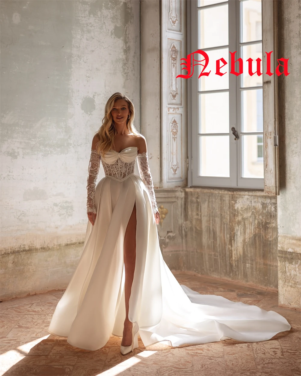 Robe de mariée blanche élégante, personnalisée, sans bretelles, manches détachables, manches longues, traîne chapelle exquise, dos nu