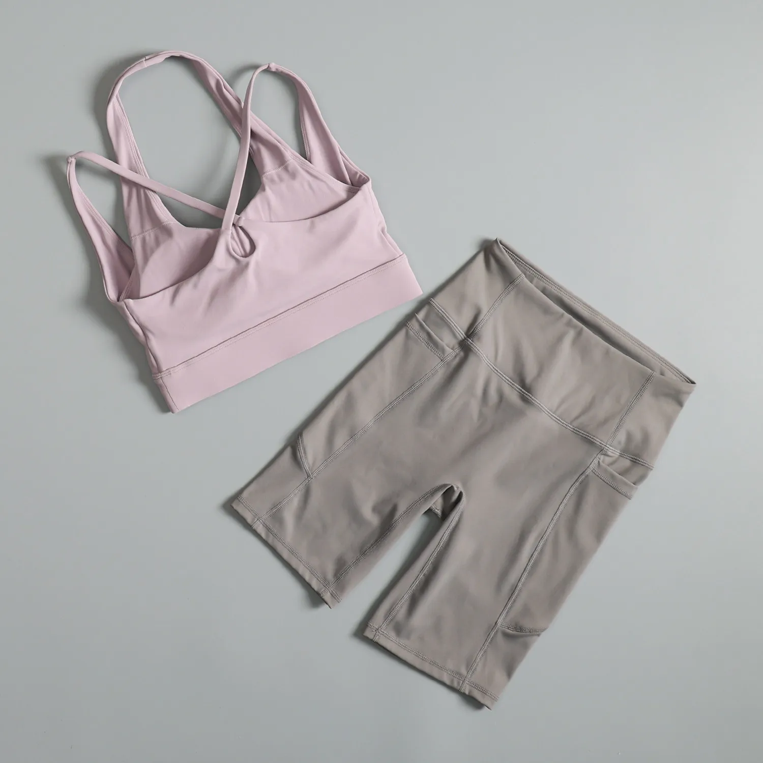 

Спортивный комплект для бега и тренировок для женщин: летний универсальный комплект с красивым бюстгальтером для йоги и фитнеса, стильная одежда для пилатеса.