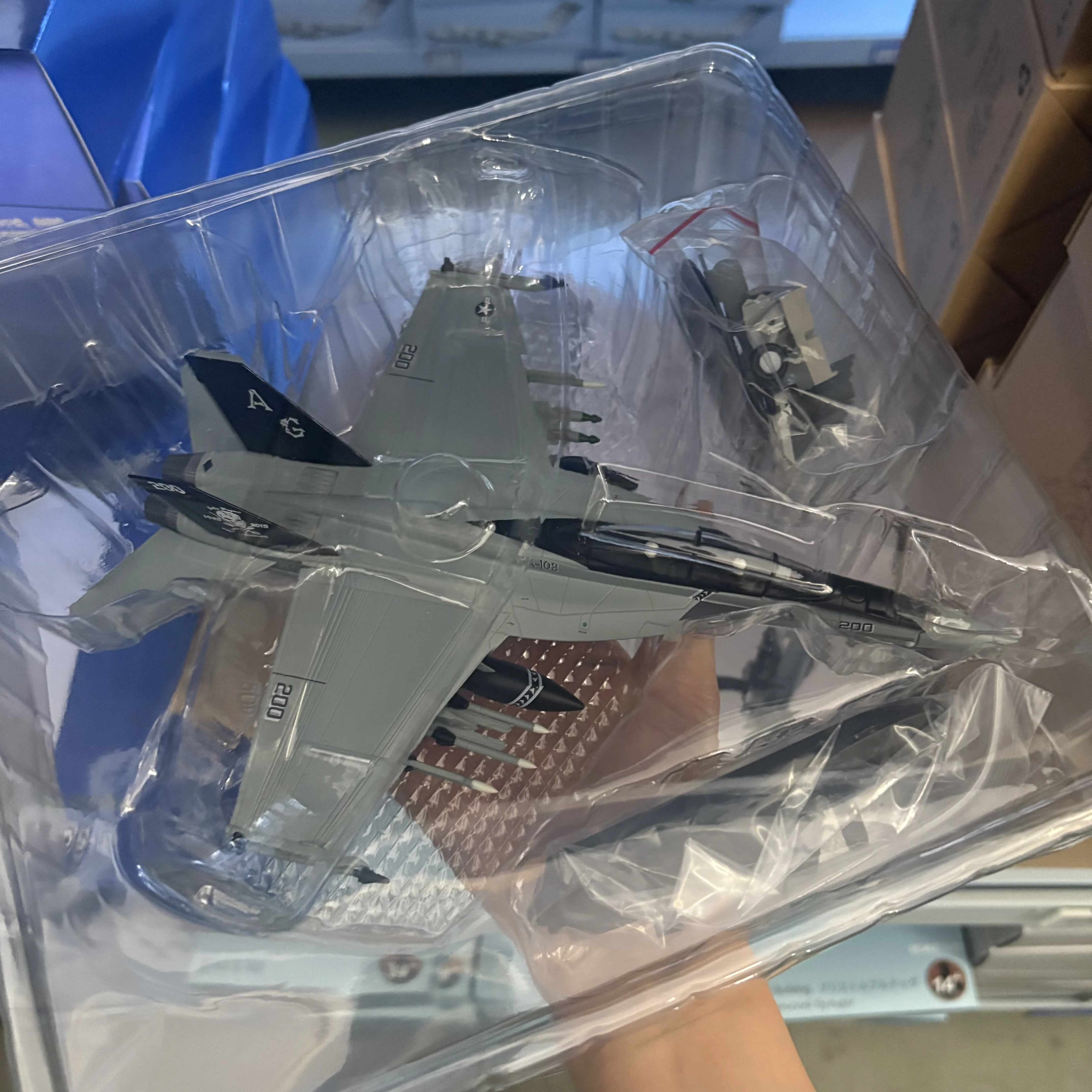 Modelo de Avión Militar a Escala 1/72, F/A-18F Hornet F18 de EE. UU., Avión de Combate Basado en Portaaviones, Acabado en Metal Fundido, Colección de Adornos