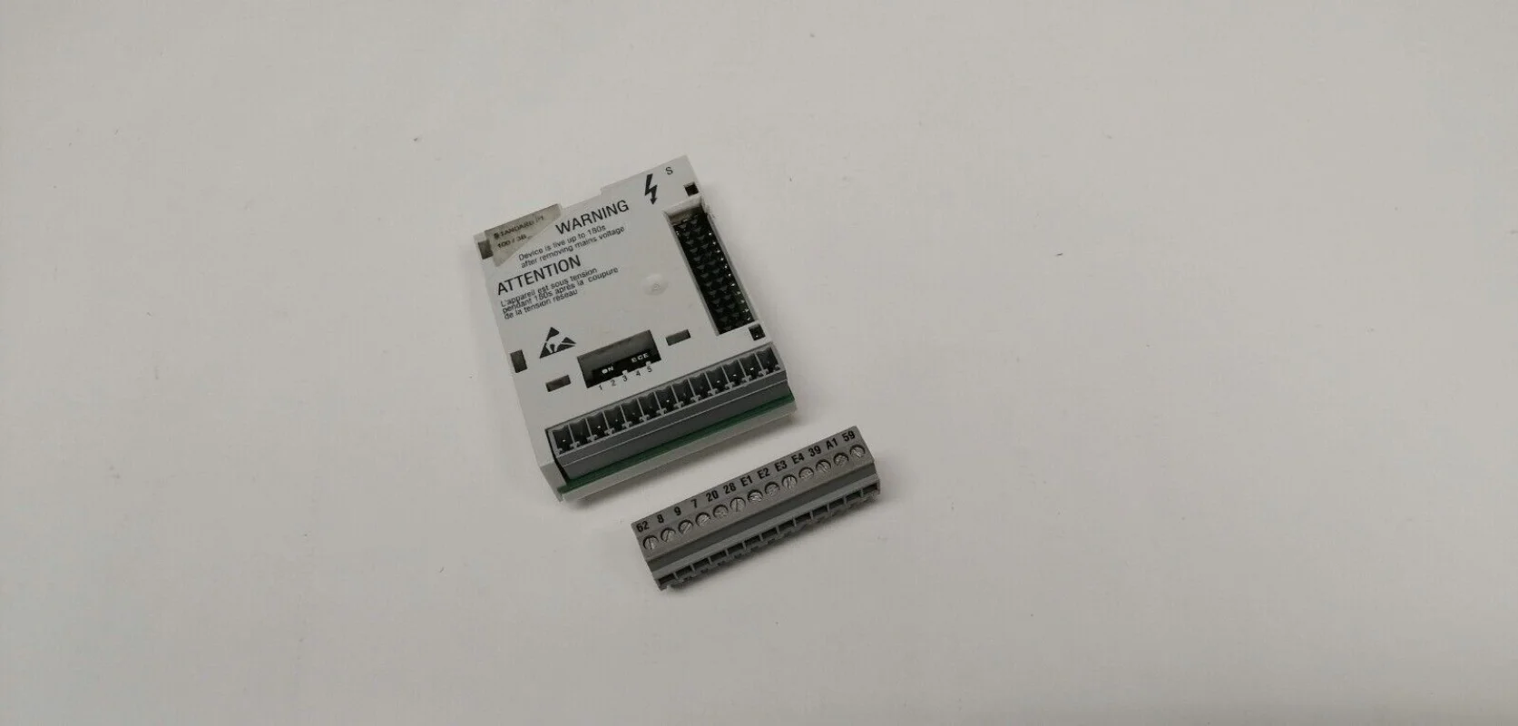 

100% Original New EVS9322-ES E94AZMP0084 E82ZAFCC100 E84AVTCE5512SB0 Servo Motor 1 Year Warranty Fast Shipping