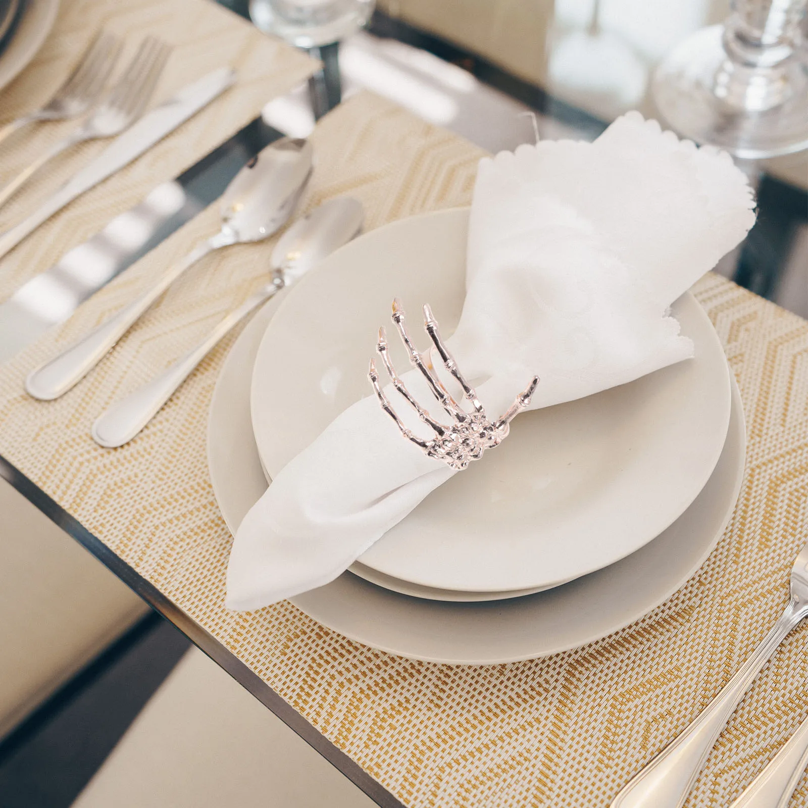 

6Pcs Creative Ghost Palm Napkin Buckles Halloween Napkin Rings Alloy Decorative Table Supplies Halloween Party Decorative