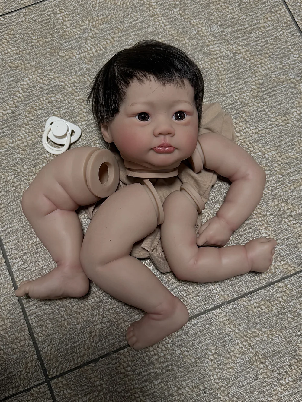 19 Zoll bereits bemaltes Reborn-Puppenbausatz Lali Handwurzeltes Haar Handgefertigte Puppenteile mit Körper und Augen Kit Bebé Reborn – Detail 1