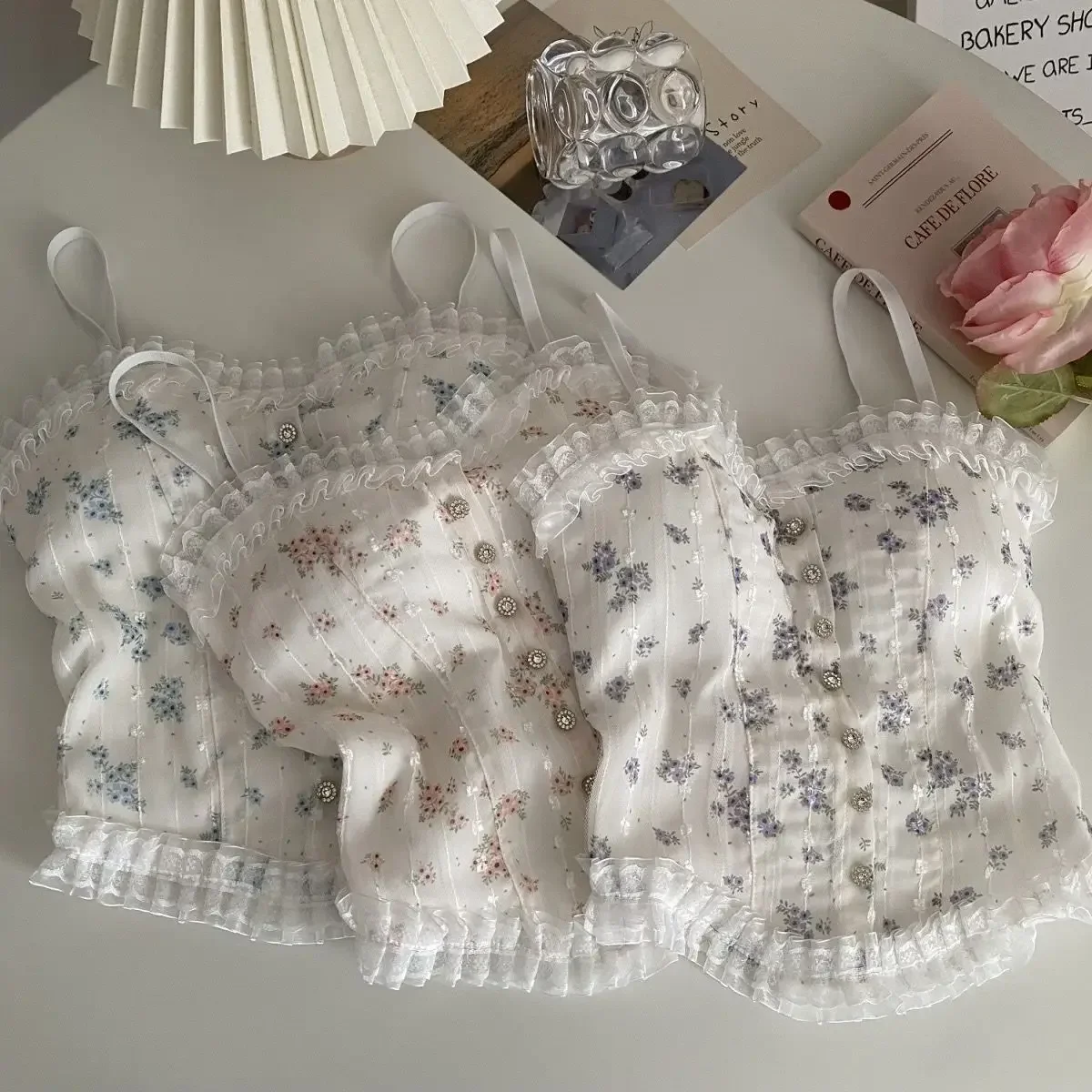 2025 bustiers floraux français bois oreille-hem Camisole femmes respirant dentelle débardeurs dos-beau sous-vêtements pour l'été