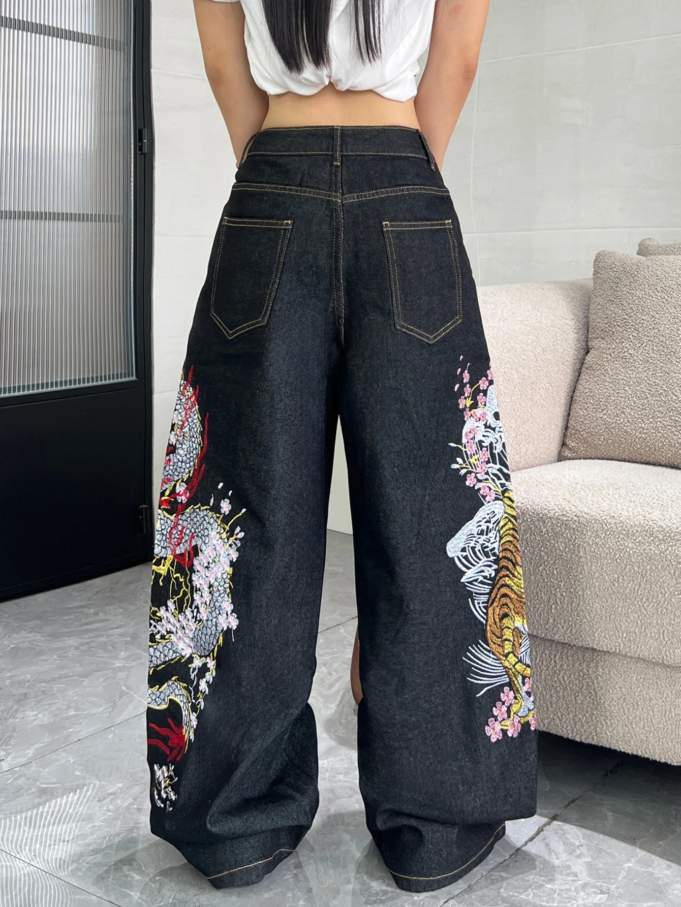 1 Pc American Retro Dragon And Tiger Embroidered Loose Jeans For Women, Street Hip-Hop Fashion Versatile Black Wide-Leg Pants
