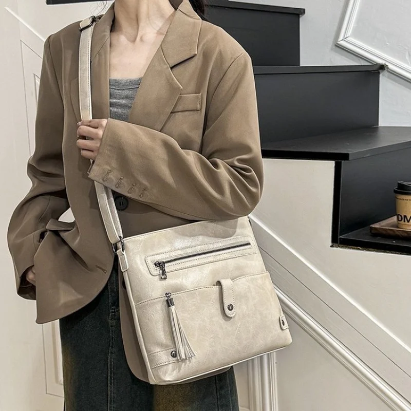 

High-End Women's Crossbody Bag Made Of Premium Leather With Famous Designer Style And Casual Vintage Look​