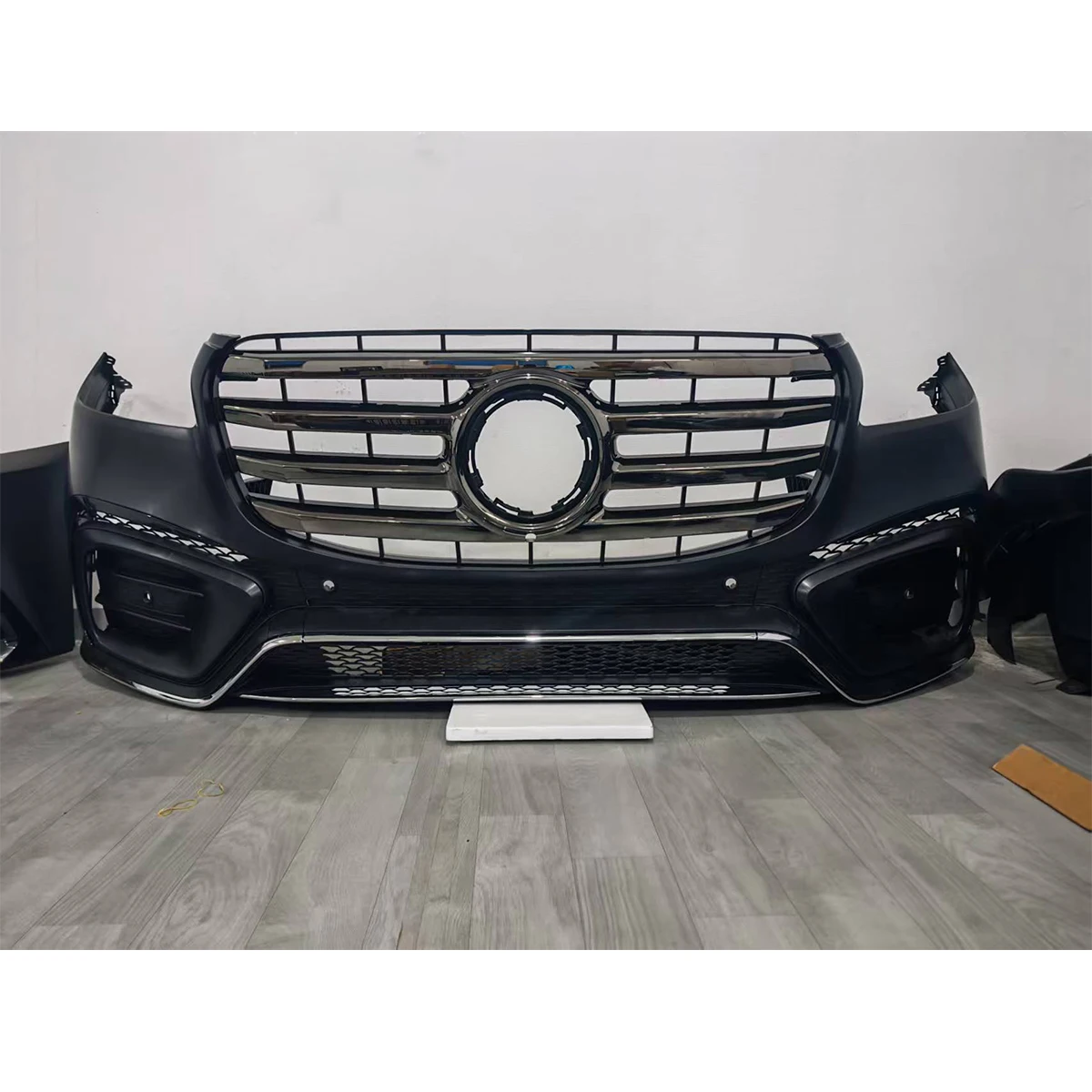 Car Grilles for Mercedes GLS GLS550 GLS500 2024 2025 Year OEM Auto Grille Chrome Color