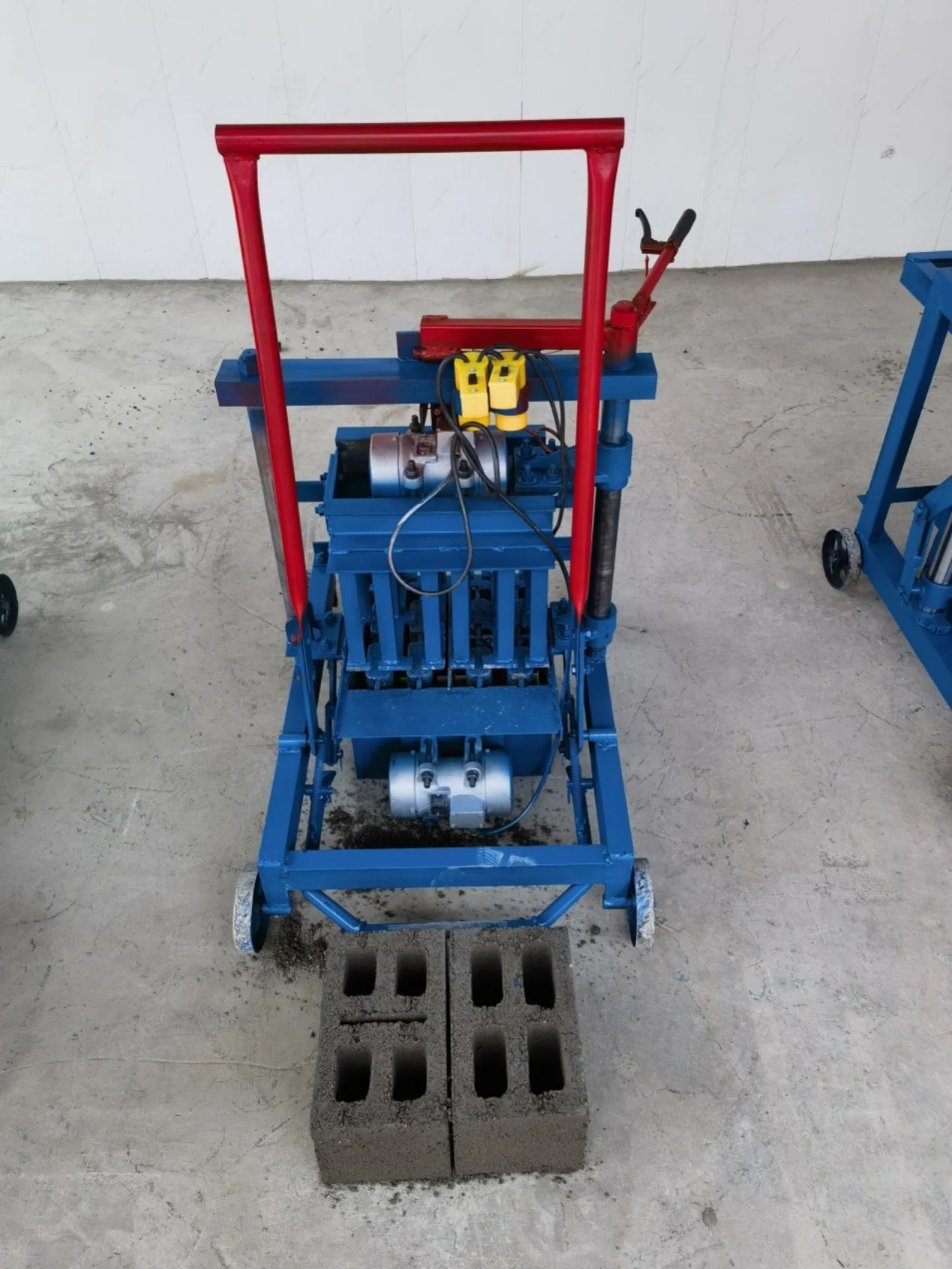 2-45 Mini Mobile Concrete Block Making Machine Portable Manual Brick Forming Equipment