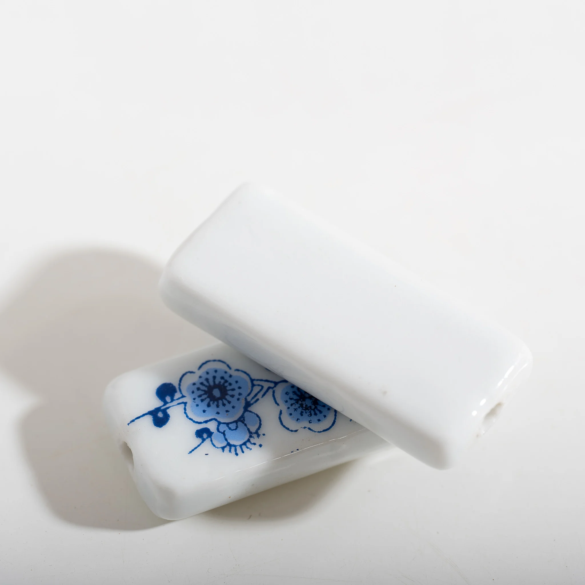 الأزرق والأبيض زهر الخوخ السيراميك الخرز بلاط شكل DIY بها بنفسك صنع المجوهرات الاكسسوارات خمر الخزف قلادة خزر عازل #4