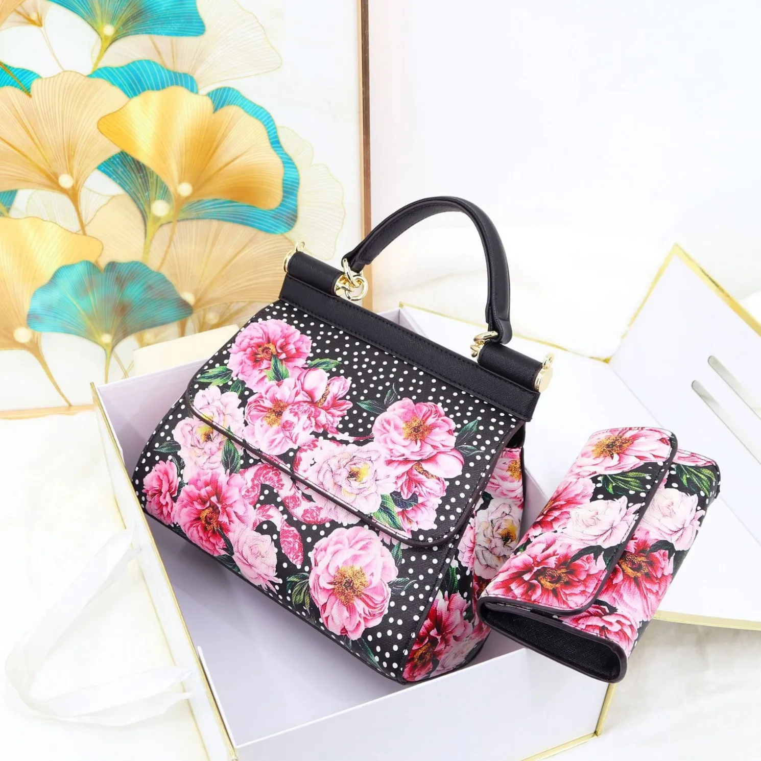 

New exquisite printed fashionable and atmospheric handbag with high texture, niche women's bag
