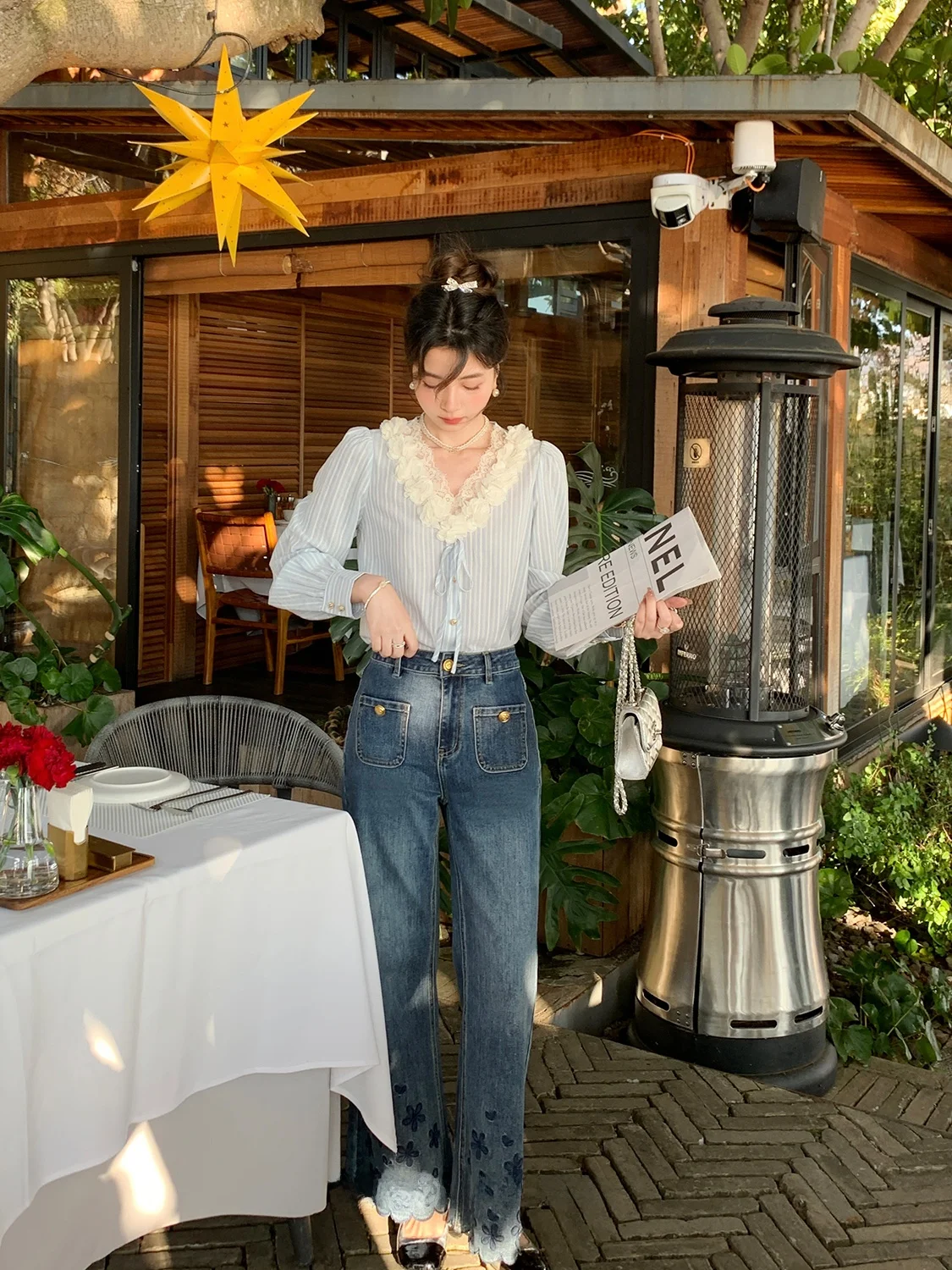 

Синие джинсы с вышивкой, эластичные, прямого кроя, слегка расклешенные, женские, на раннюю весну, с высокой талией, винтажные, с цветочным узором