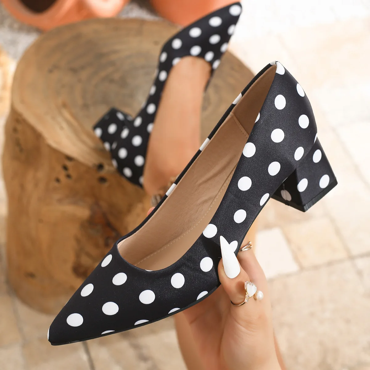 

Женские туфли Bloomsteps на массивном каблуке, модель 2025 года, с острым носком, в горошек, на высоком каблуке, большие размеры, черные