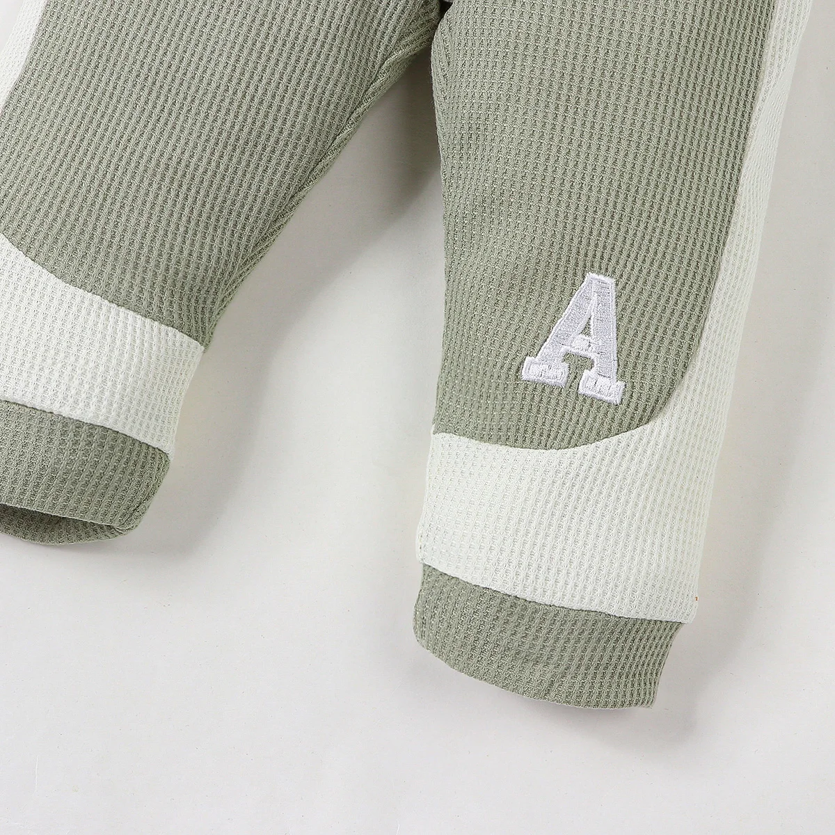 Herbst-Winter-Mode-Outfit für Babys im Sportstil, A-Linien-Oberteil mit Stickerei, langärmlig, Rundhalsausschnitt, Hosen-Set, süß und stilvoll – Detail 6