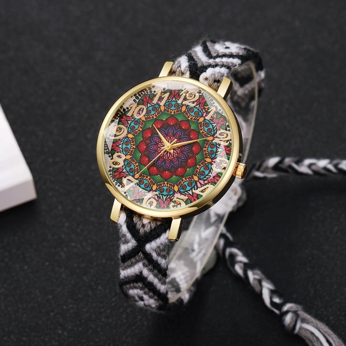 1pcs Women's Gift Watch Fashion Casual Personalized Digital Dial Trendy Classic Quartz Watch ( Box Not Included)