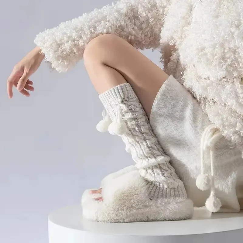 Calentadores de piernas de calcetín con pompón esponjoso para mujer, punto blanco, negro, térmico grueso, puños para botas de invierno, acogedor, de lana suave