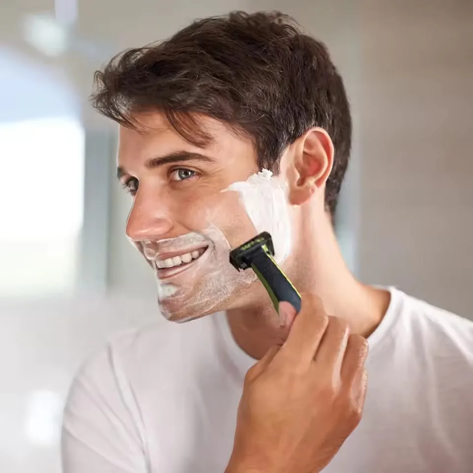 8 قطع مشط توجيه متوافق مع OneBlade QP2724/2824/2520/2630/6551، طقم حماية مع واقي جلدي 0.01 مم، 4 مشط ثنائي الاتجاه