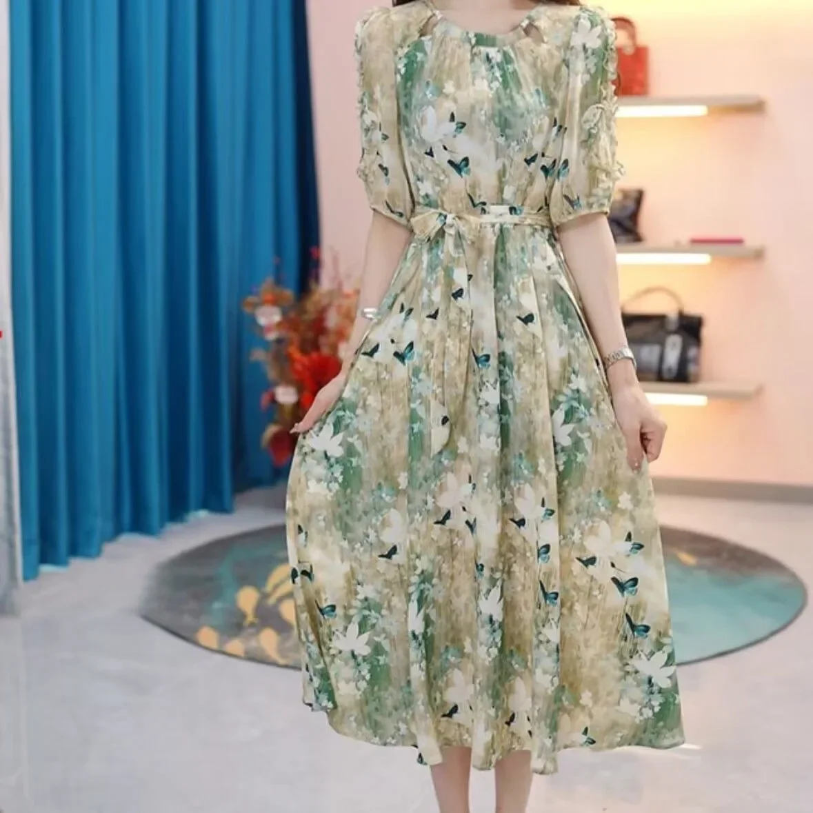 Floral sleeve gauze dress female autumn 2024 new luxury Joker high-grade casual fashion temperament waist slim skirt.