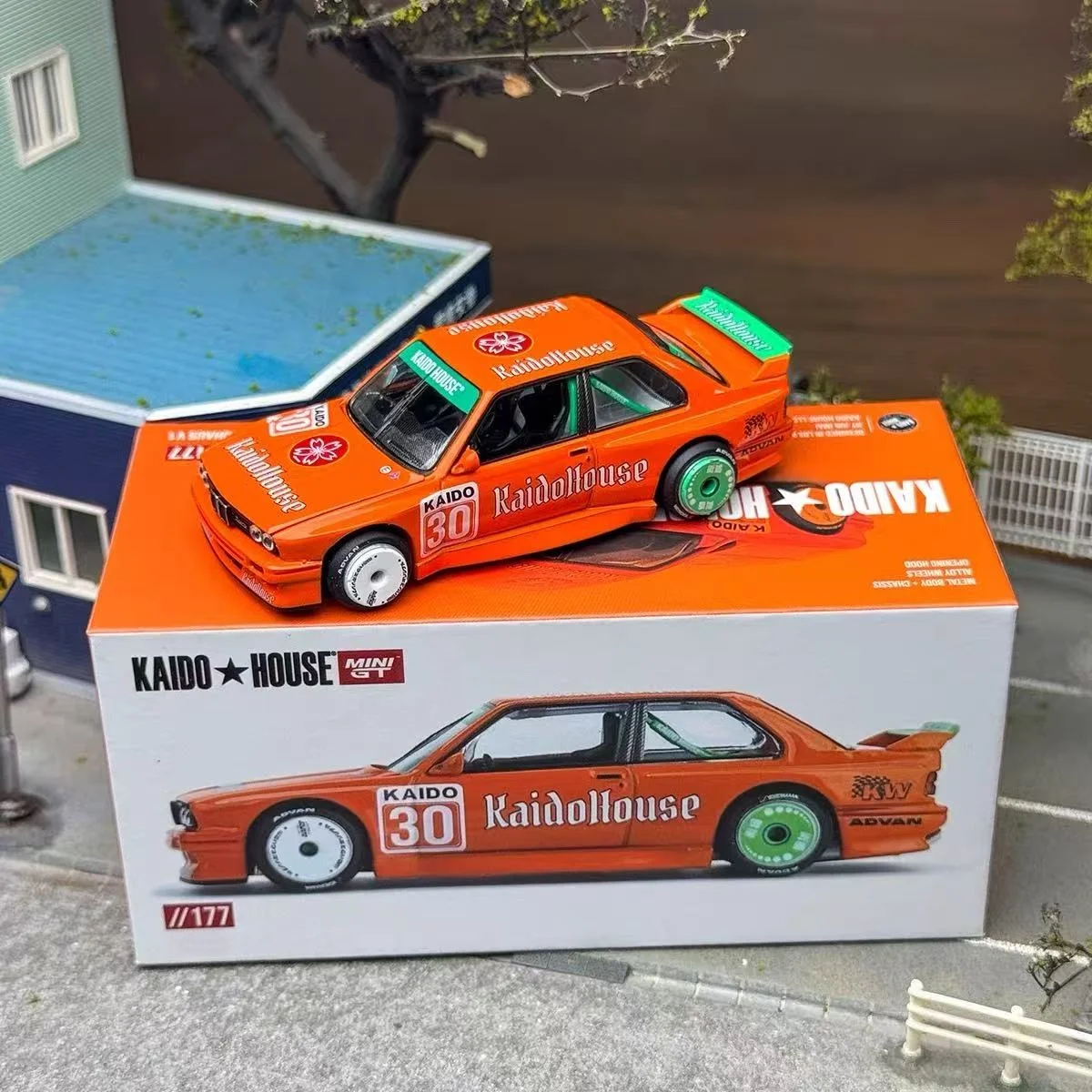 

KaidoHouse+MINIGT 1:64 M3 E30 V1 wide-body orange alloy car model