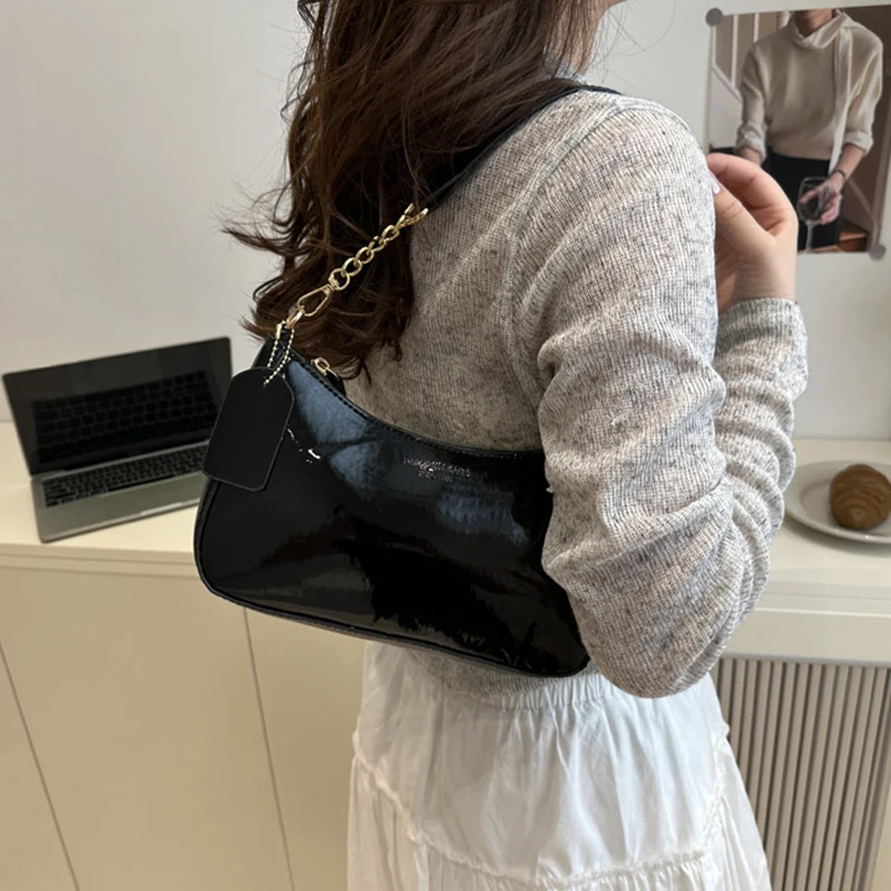 Neue Modische Damen-Handtasche aus PU-Leder, Einfarbig mit Kirsch-Anhänger, Vielseitige Schultertasche, Damen-Umhängetasche für den Alltag – Detail 7