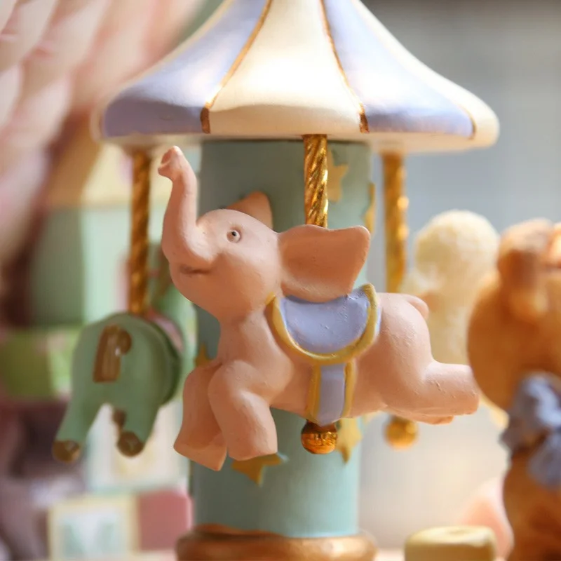 Retro Cartoon Style Resin Circus Merry-Go-Round Music Box Desktop Ornament Birthday Gift Living Room Creativity Home Decoration