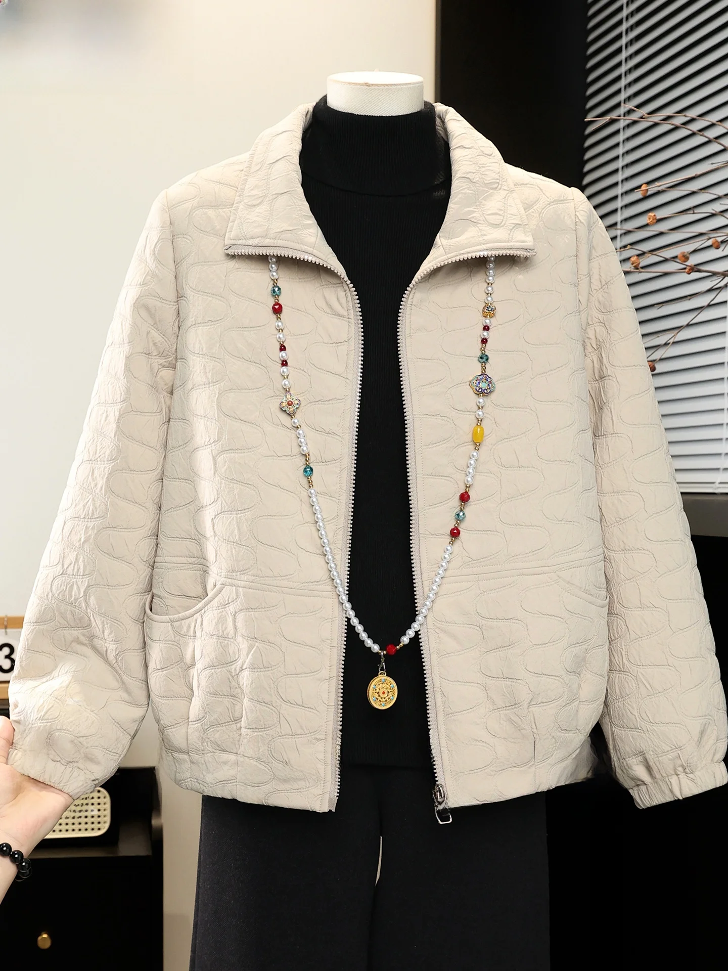 

Стильная тонкая верхняя одежда для женщин старше 50 лет, модная повседневная модель для ранней весны, из полиэфирного волокна, на молнии, без капюшона.