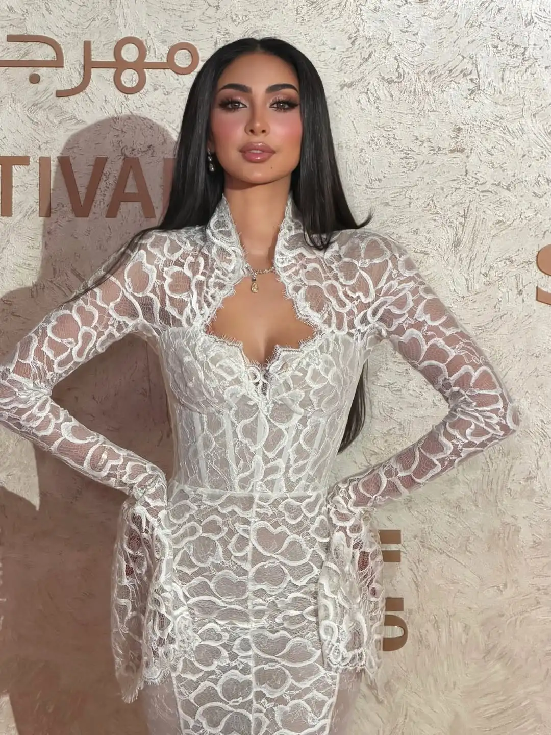 

Elegant Modest Trend Illusion Slim Mermaid High Neck Full Lace Bell Sleeve Train Tulle Fabric Floor Length Evening Prom Gown