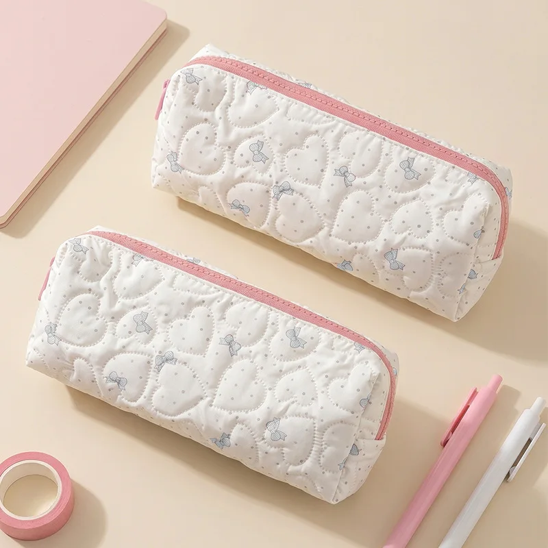 estojo-de-lapis-acolchoado-com-laco-em-formato-de-coracao-estilo-coreano-fofo-casual-ins-com-bolinhas-para-material-escolar-feminino-de-estudantes