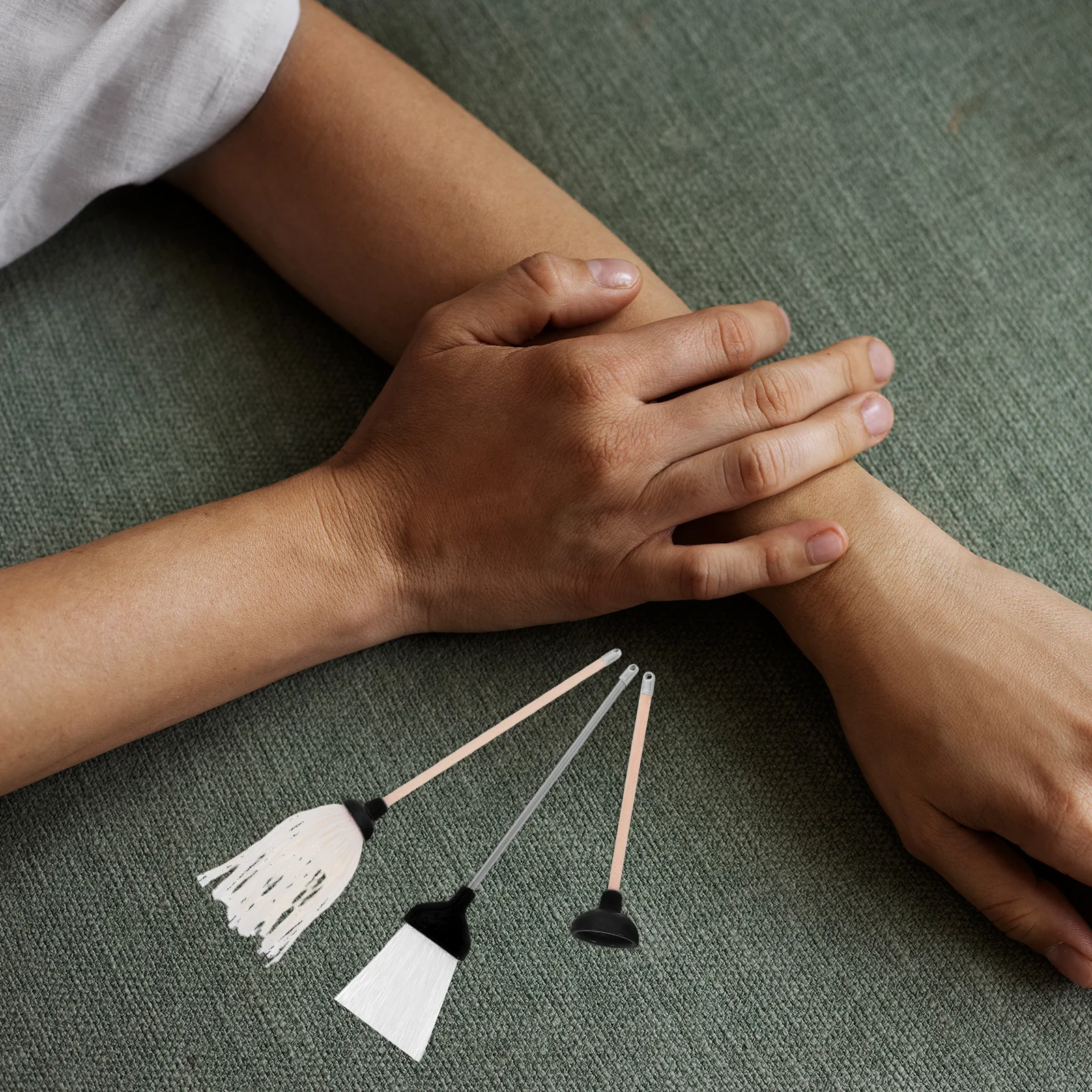 

3Pcs Miniature Cleaning Set Mop Broom Toilet Plunger Bathroom Accessories Dollhouse Decoration Role-Playing Skills