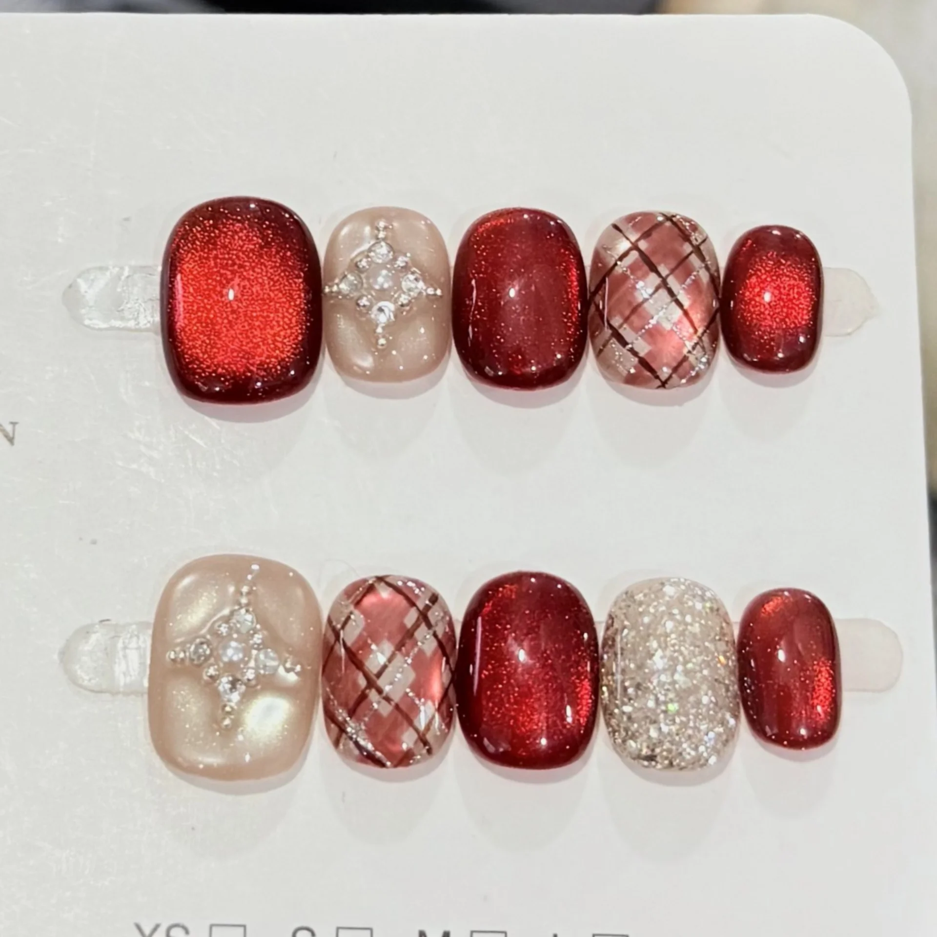 

10pcs Wine Red Handmade Nails Sets Press on Glitter New Year Cat's Eye Short Square Round False Nails Art Rhinestone Fake Nail