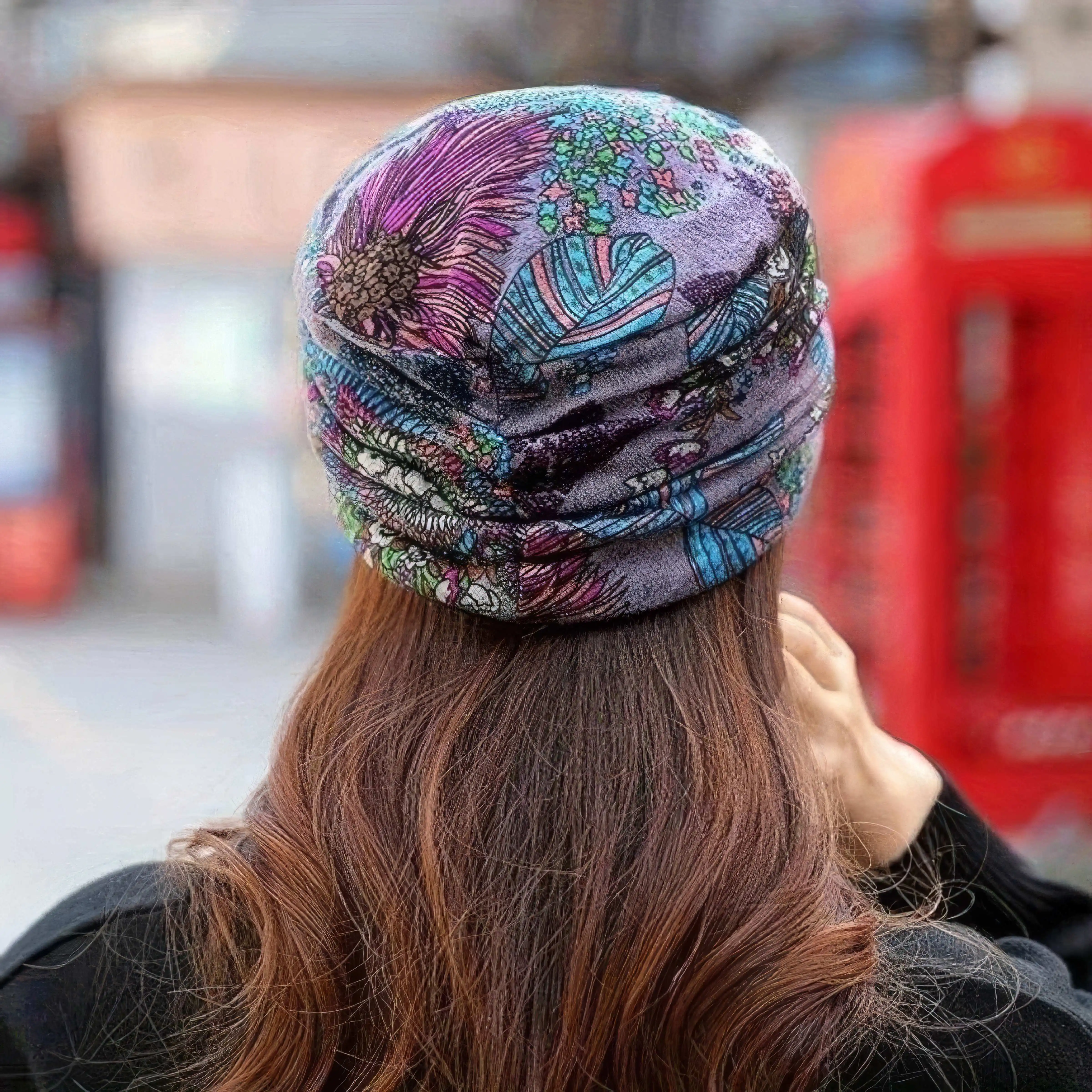 Fashionable Gray Twisted Cap: Vibrant Floral Pattern, Unique Peaked Design for Stylish Wear