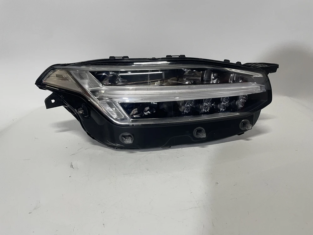 31353153 – Nowoczesne przednie światła LED do Volvo XC90 2017–2022: Kompletna analiza techniczna i praktyczna