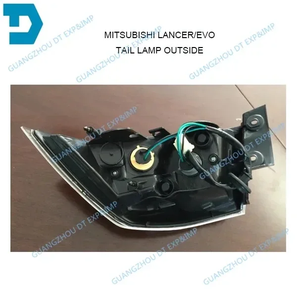 1 szt. zewnętrzna czarna lampa tylna do Lancer CX CY CZ 8330A107 2007-2017 Tylne światła tylne do EVO Halogen z żarówką Światło ostrzegawcze