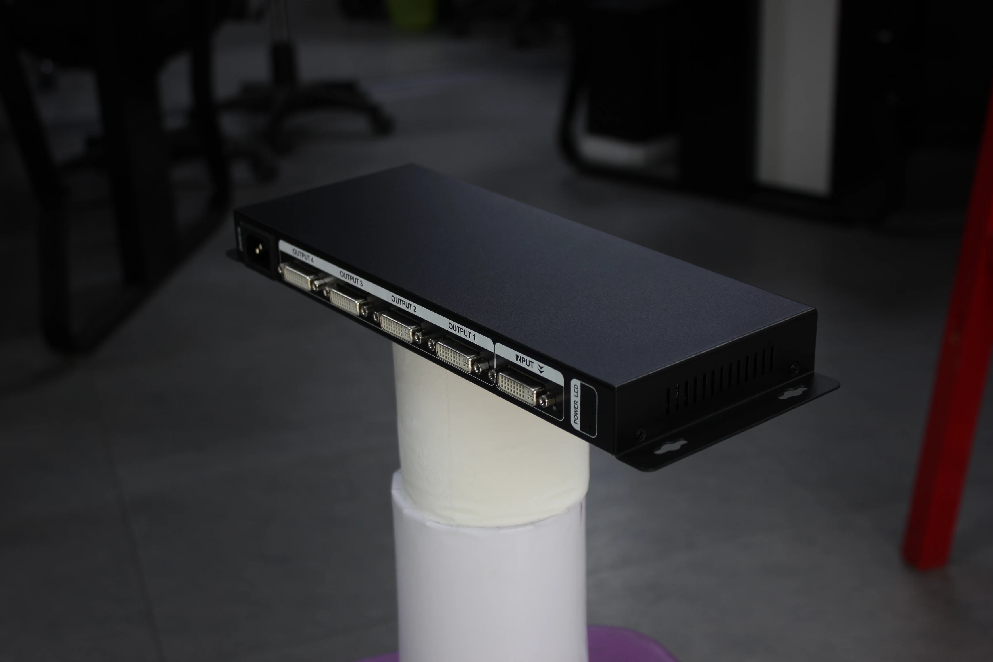 AMS-D1S4 Videosplitter 1x4 DVI 1 Eingang 4 Ausgänge Splitterbox 1x4 4 Ausgänge DVI Videosplitter