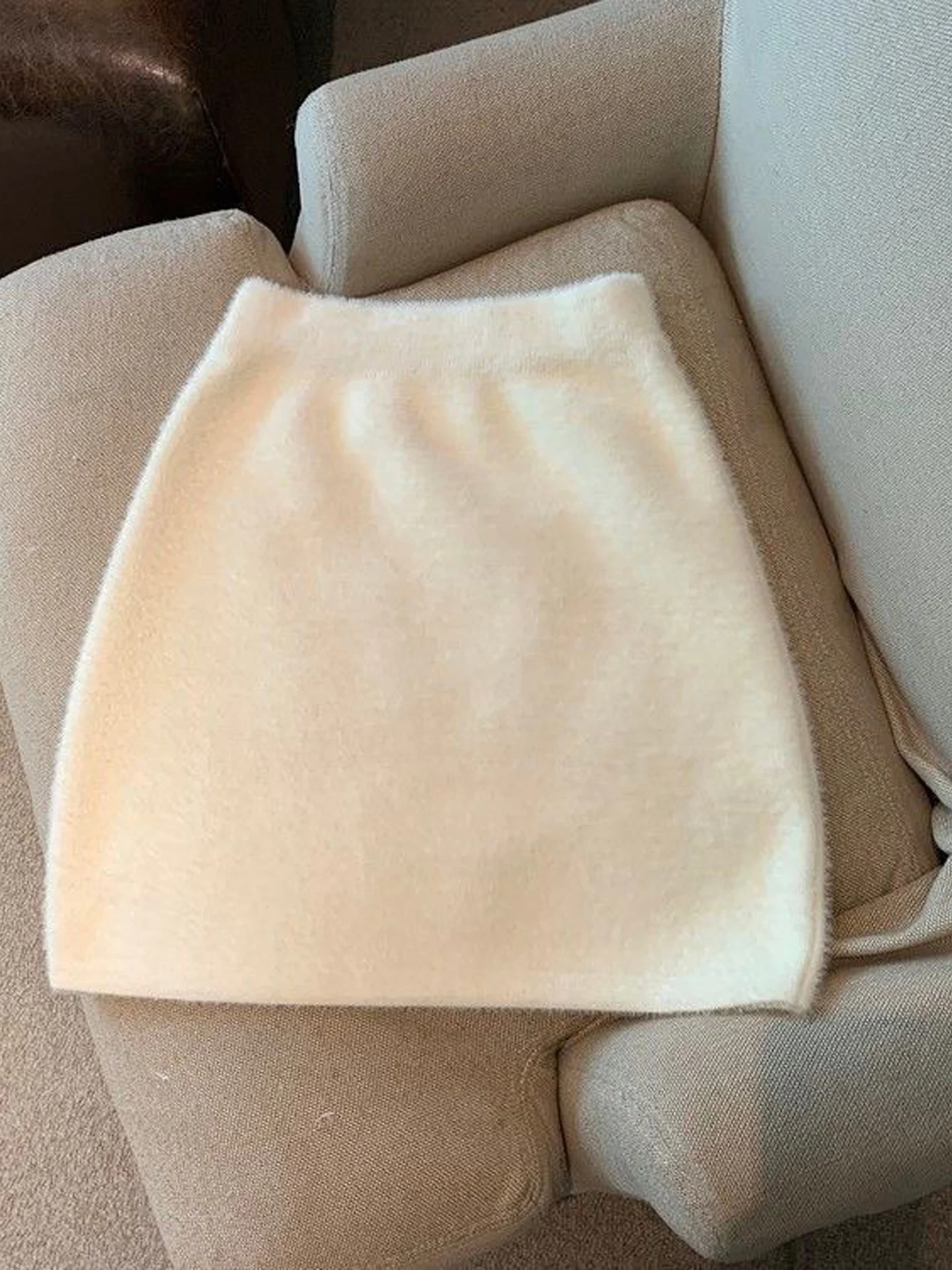 White Mink Half Skirt Women's Autumn Design  High Waist A-Line Bodycon Plush Short Skirt Korean Style Commute Pure Color