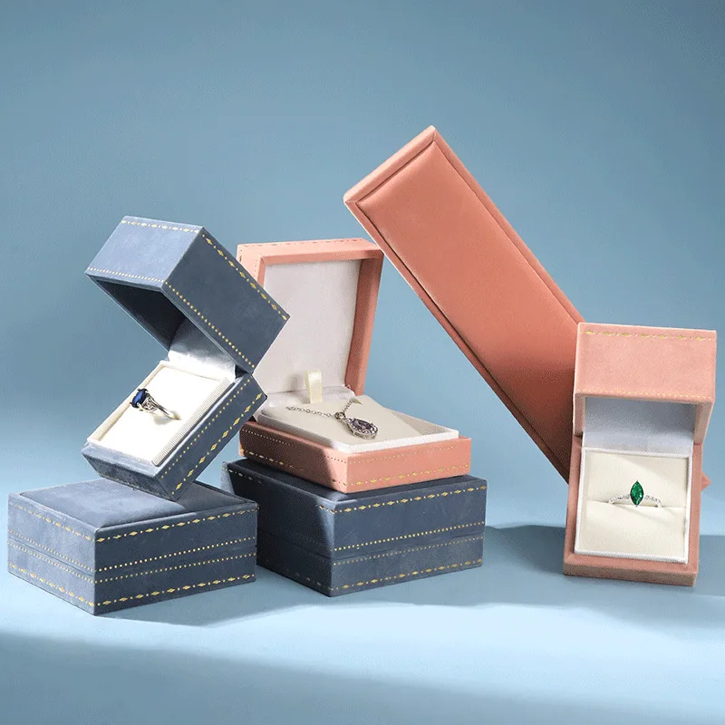 Grass Green Jewelry Box. Right-angled Lace Imitation Leather Velvet Jewelry Packaging Box And Storage Box. Pendant Necklace Ring