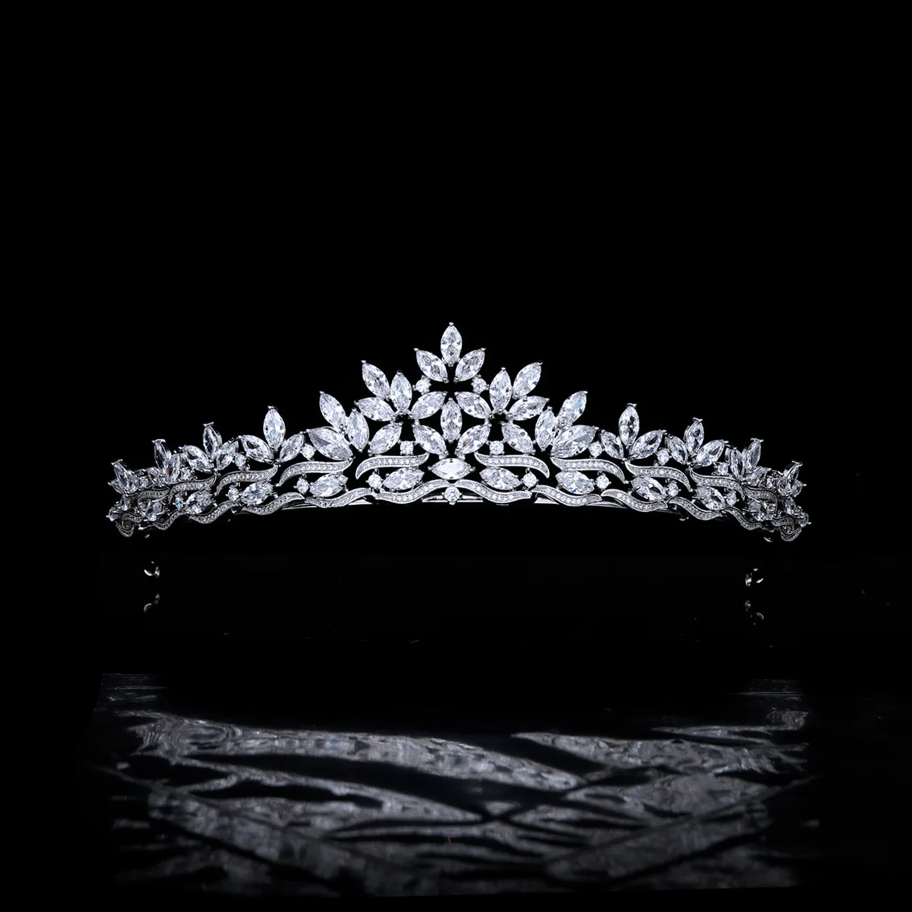 

Cubic Zirconia Classic Tiara for Bridal,Crystal Princess Tiaras Diadem for Girl,Prom,Party Head Jewelry HT19031