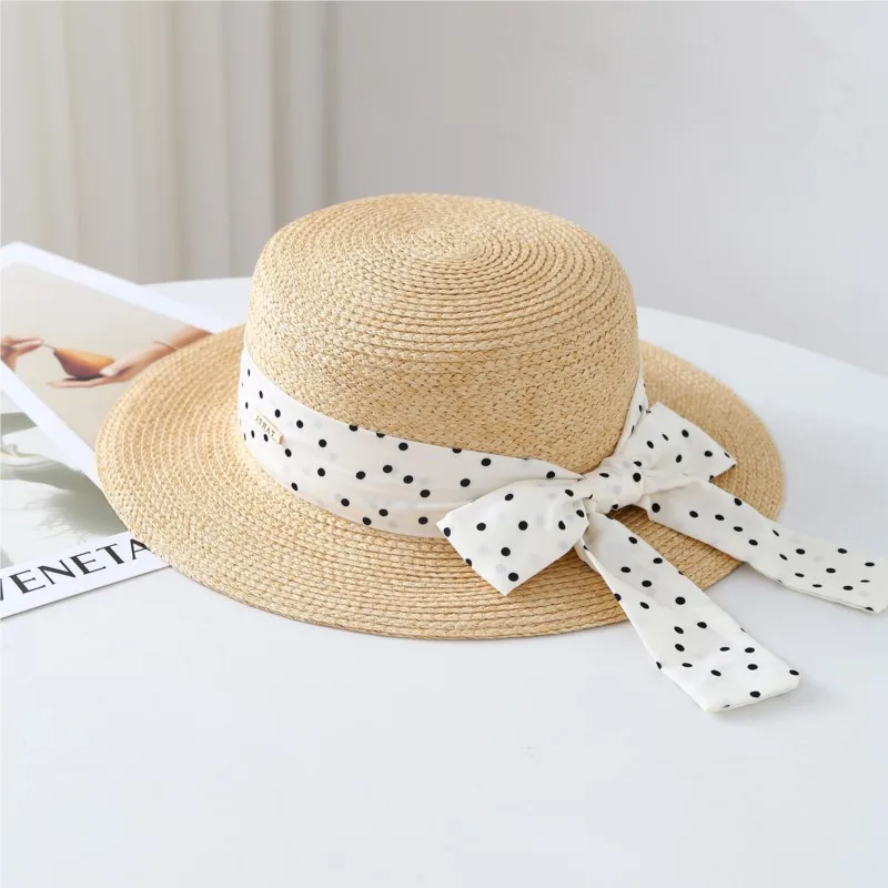A new style of flat-topped hat for women with large seaside top and woven