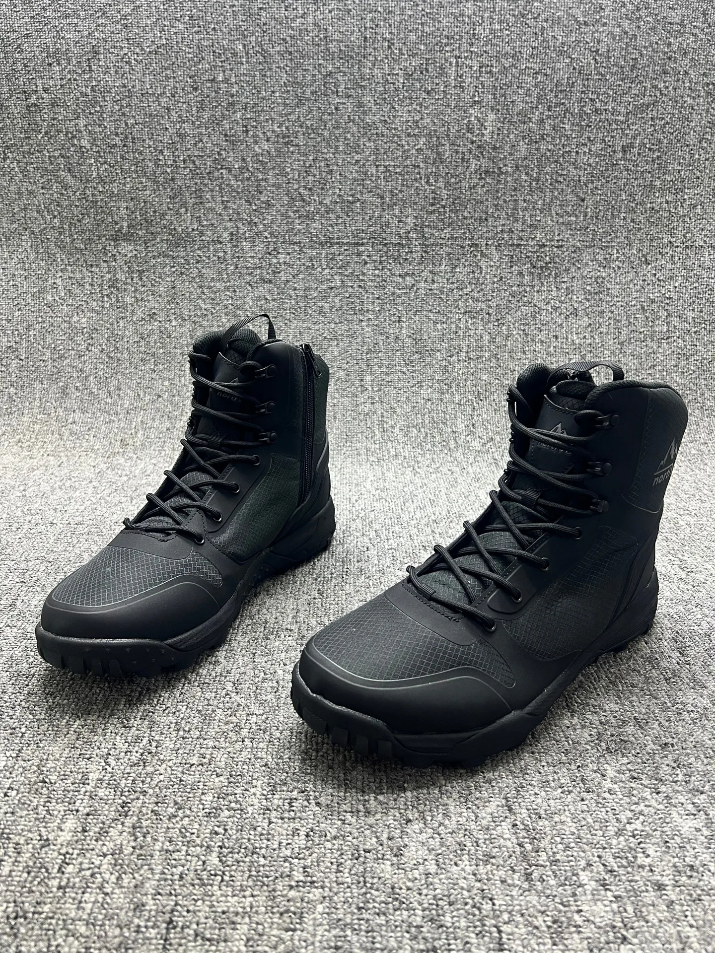 

Мужские походные кроссовки. Удобные и универсальные прогулочные кроссовки унисекс для походов, альпинизма, прогулок и активного отдыха.