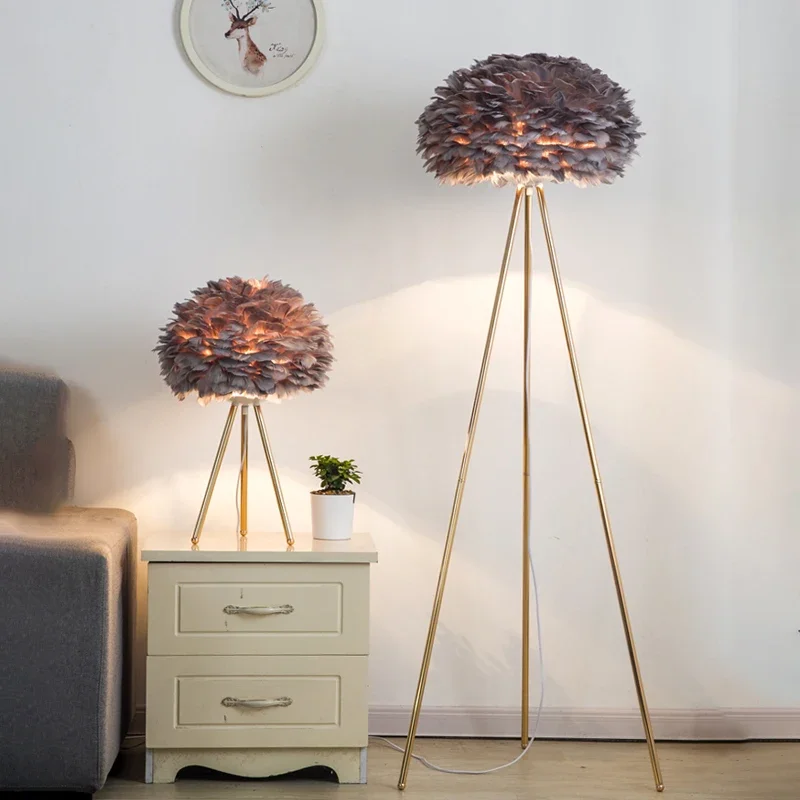 Nordic Creative Tripé Feather Floor Lamp, Lâmpada de cabeceira do quarto, Sala de estar Home Decor, Iluminação interior