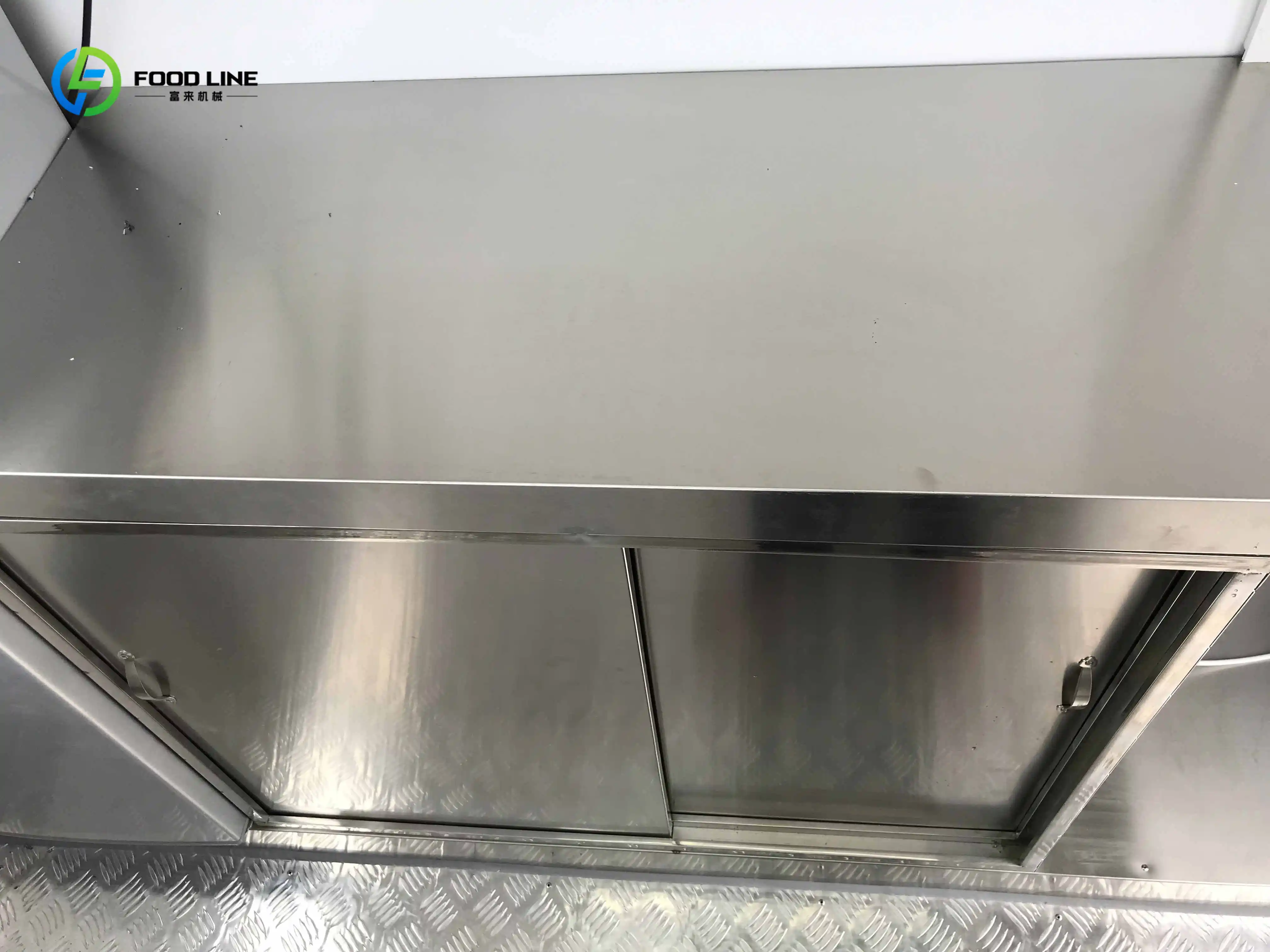 شاحنة طعام محمولة مستديرة بطول 3 أمتار، شاحنة تقديم الطعام المطبخ المتنقلة لشواء القهوة في الشوارع ومبيعات الوجبات الخفيفة