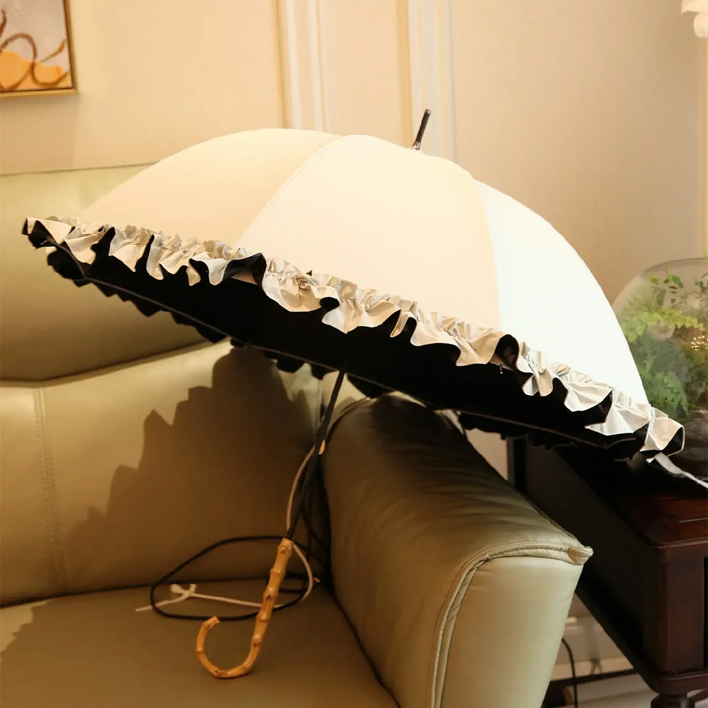 Floating feather umbrella, arched princess umbrella, sunscreen, vinyl umbrella, curved handle, bamboo joint, retro wind long