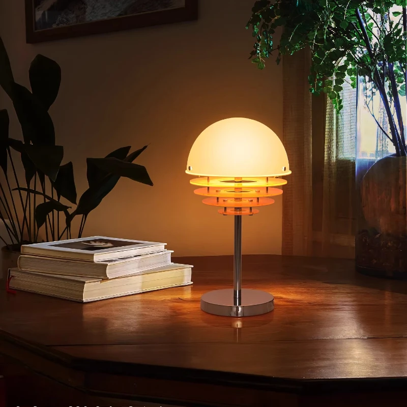 

Настольная лампа в стиле середины века из стекла, дизайн Баухаус, для спальни, прикроватная, элитная, для чайной комнаты, ретро-светильник для создания атмосферы