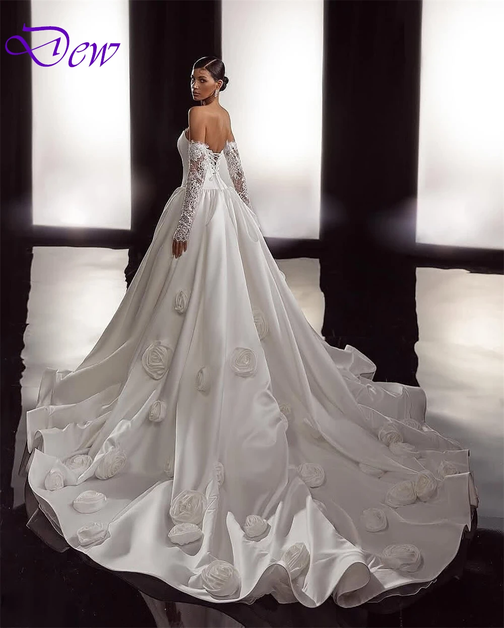 ชุดแต่งงานผ้าซาตินสีขาวแบบสั่งตัด ดีไซน์หรูหรา คอวี แขนกุด สไตล์โบฮีเมียน ทรงเอไลน์ พร้อมชายกระโปรงยาวแบบชาเปล