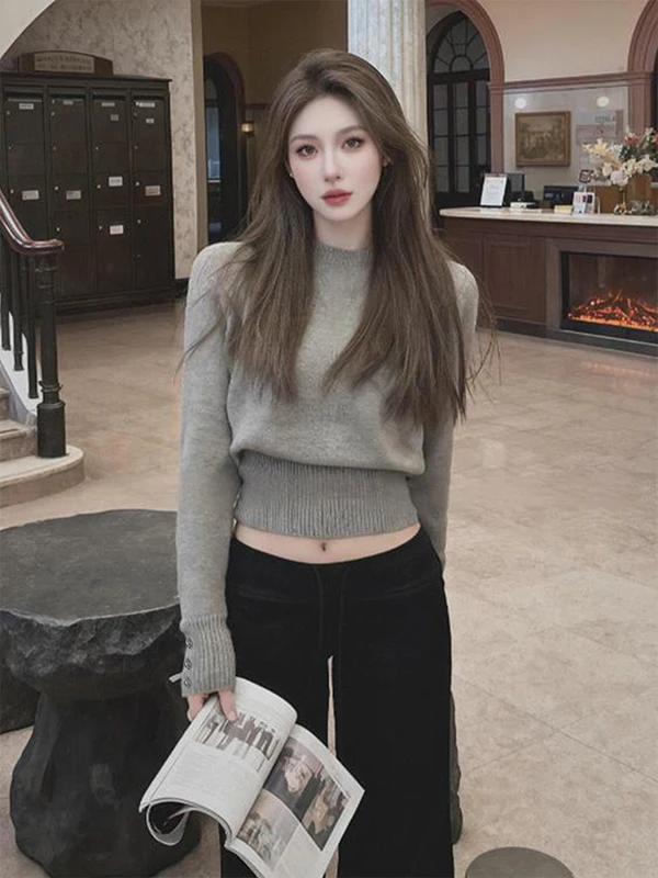 Early Autumn Fashion Unique Grey Knitted Sweater Women's Stylish Lightweight Luxury Anti-Aging Trendy Korean Style Commute Wind