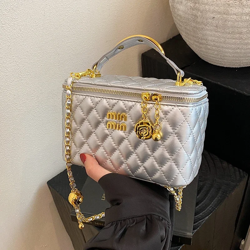 

Chic Minimalist Classic Diaper Bag A Stylish Solid Color Leather Shoulder Bag For Elegant Fashionable Commuter Women