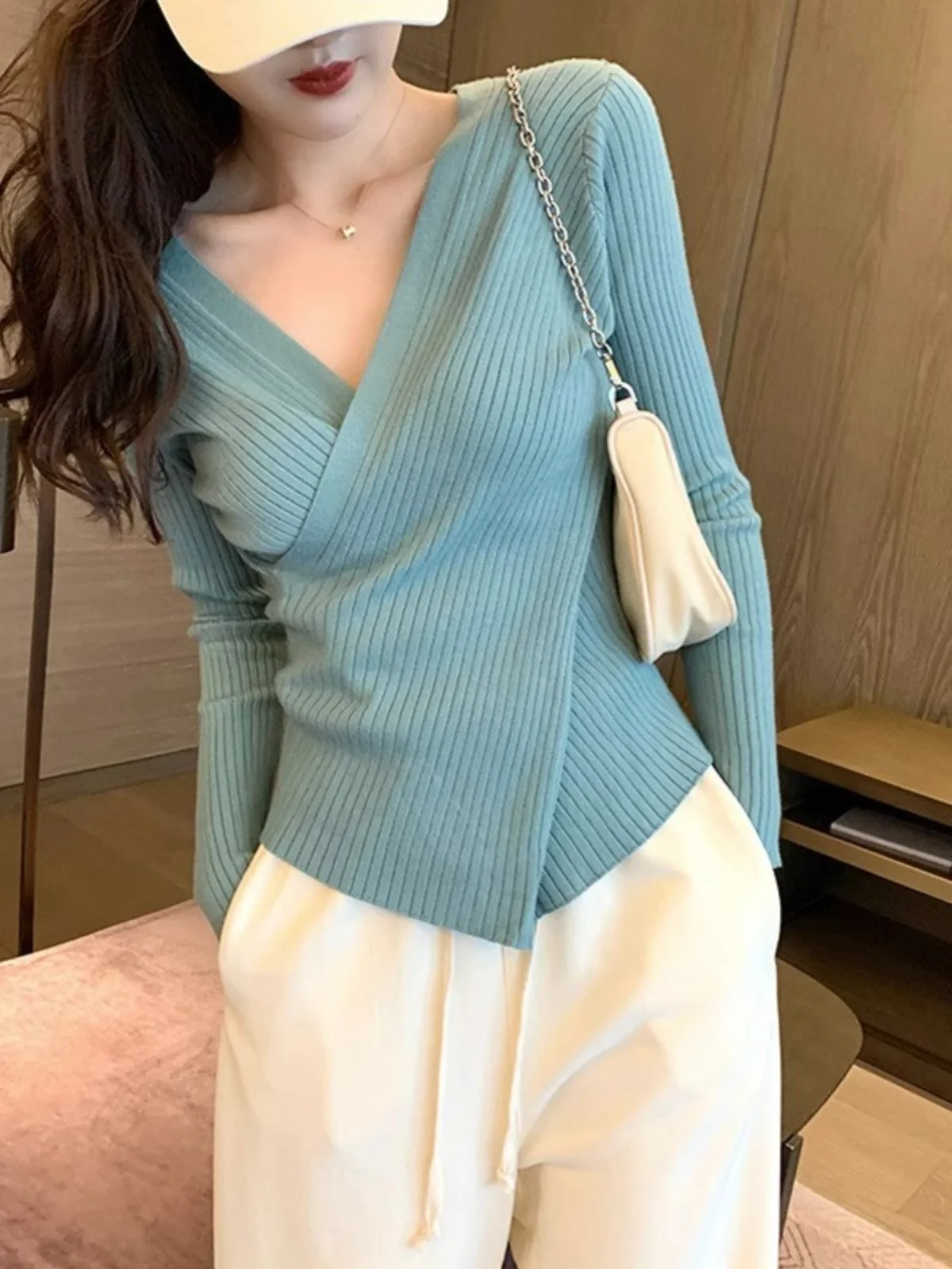 

Women's Cross V-Neck Knitted Base Shirt Fashionable Inner Wear Autumn Winter High-End Sensation Exposing Clavicle Knitwear