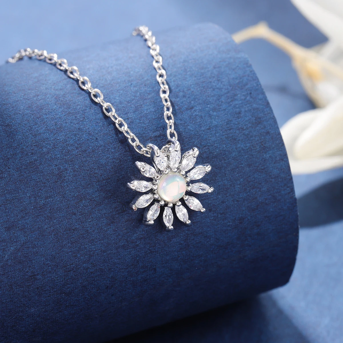 

New Fashion Temperament 925 Sterling Silver Rainbow Faceted Bead Crystal Sun Flower Daisy Necklaces XL062