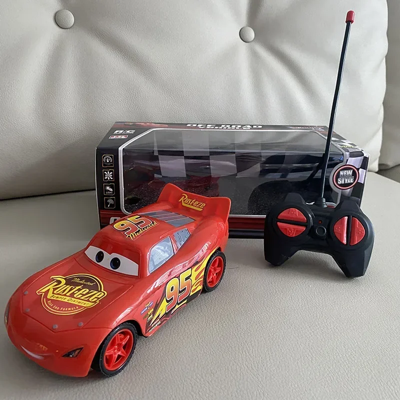 Disney Pixar Cars 3 Zdalnie sterowany elektryczny model samochodu Zabawki Zygzak Mcqueen Samochód wyścigowy Samochód sportowy Model Zabawki Prezent