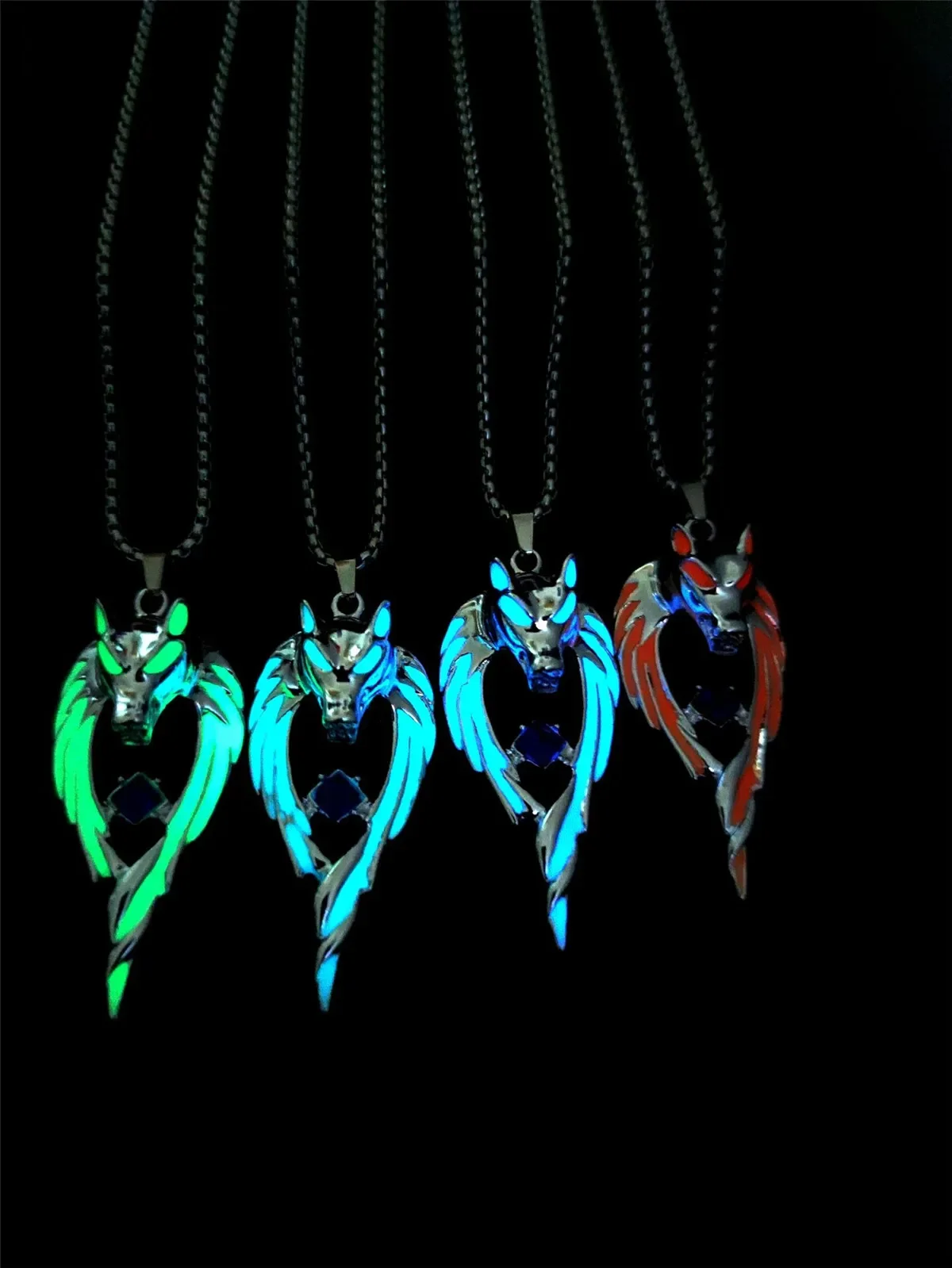 Luminous Wolf Necklace Gohic Glowing Night Fluorescence Hip Hop Silver Plated Glow In The Dark Necklace for Men Women Party